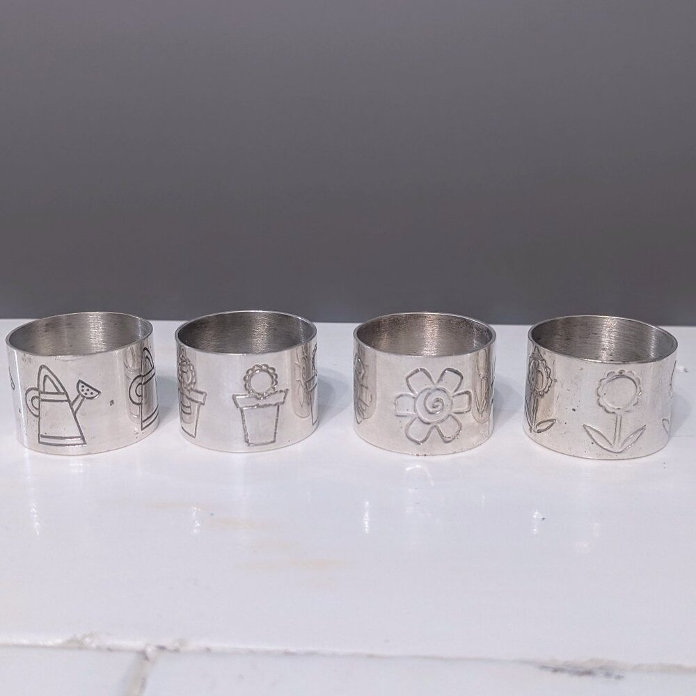 Set of 4 Aukey Silver-Plated Napkin Rings Lustrous Finish Protective Lacquer